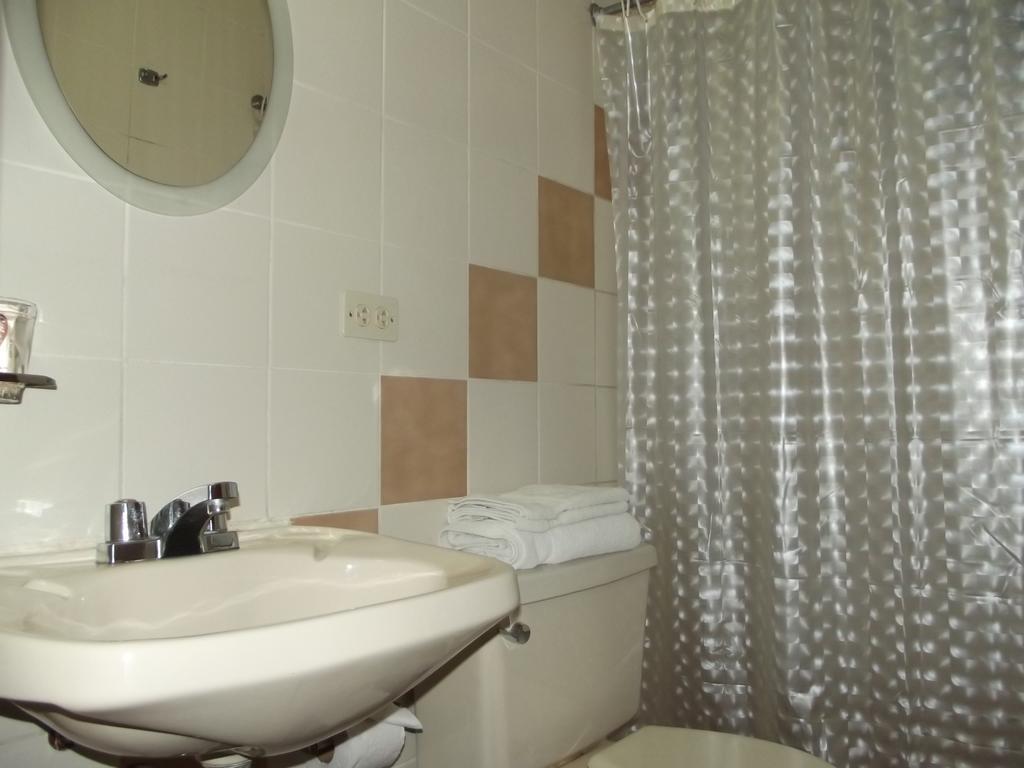 Hostal Gemina Lima Quarto foto